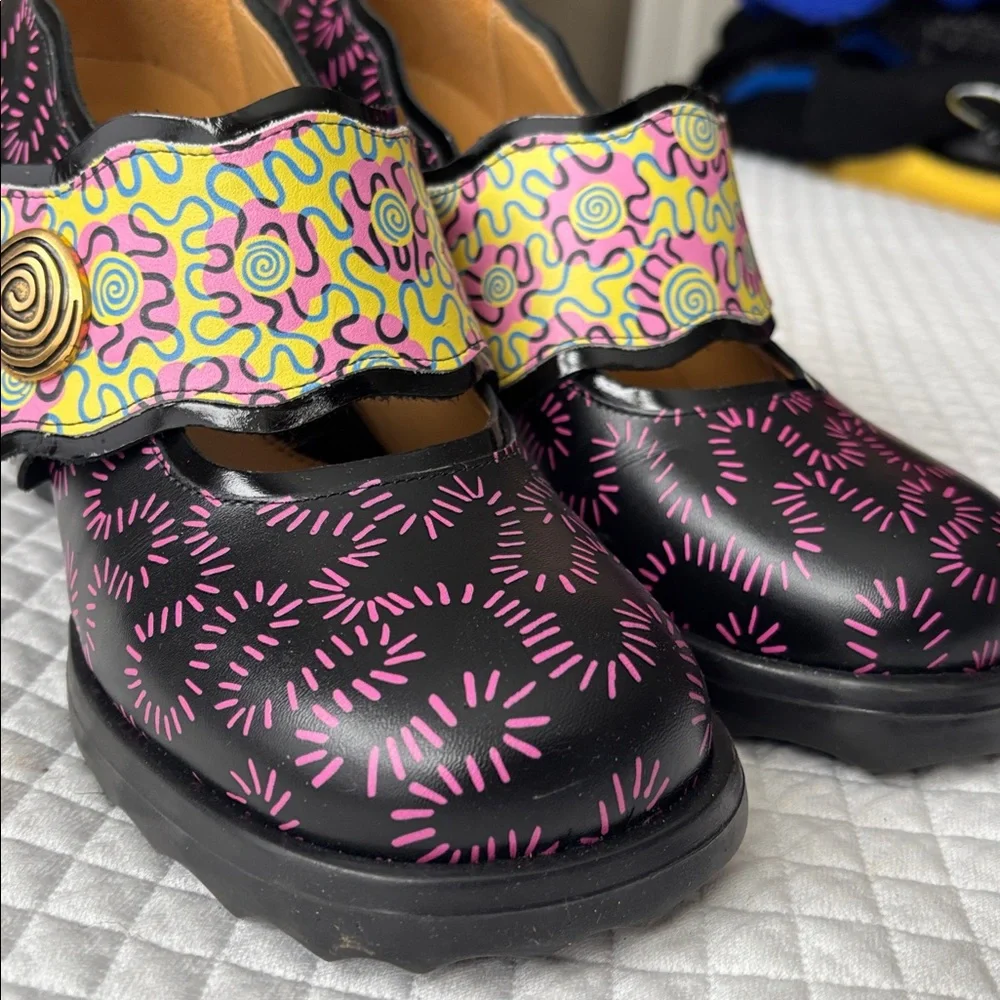 John Fluevog x Zandra Rhodes collab 2022 size 9 “Wiggle” mary janes like new - Picture 3 of 10